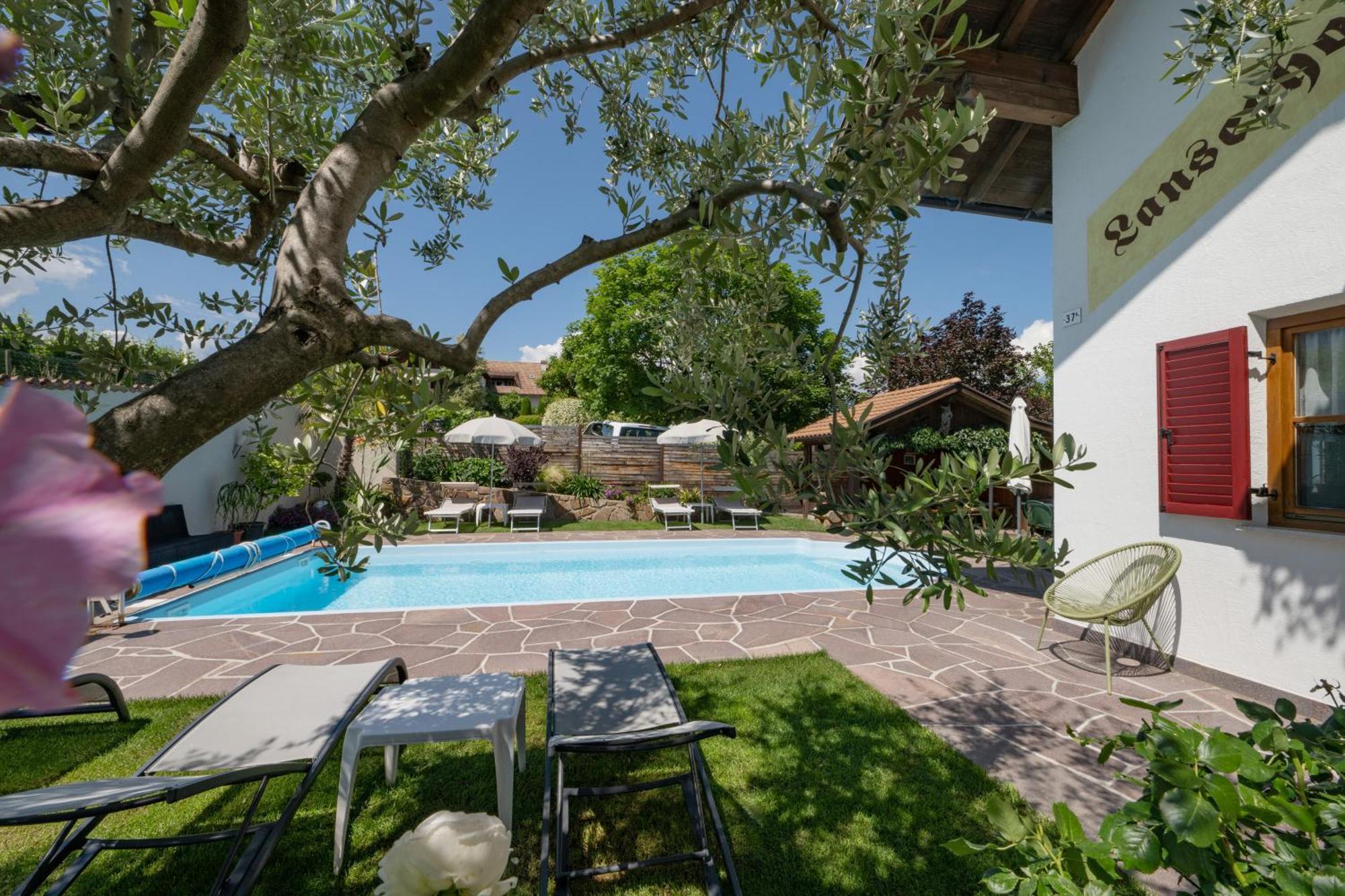 Ferienwohnungen Lanserhof Eppan an der Weinstraße Buitenkant foto