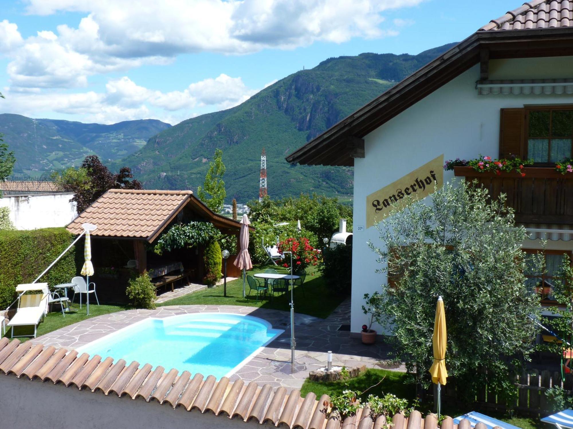 Ferienwohnungen Lanserhof Eppan an der Weinstraße Buitenkant foto